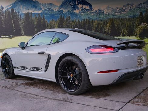Used 2024 Porsche 718 Cayman image 4