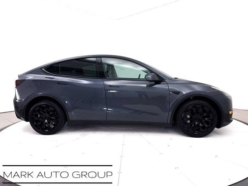 Used 2022 Tesla Model Y Long Range AWD/4WD image 38