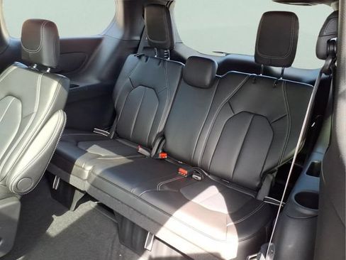 New 2026 Chrysler Pacifica Select AWD/4WD image 12