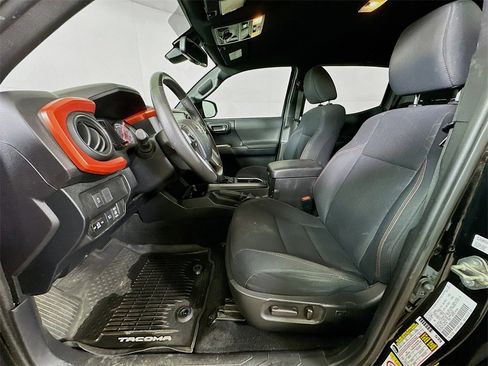 Used 2020 Toyota Tacoma TRD Off-Road image 14