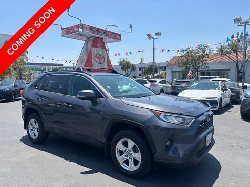 Used 2019 Toyota RAV4 XLE w/ Carpet Mat Package FWD image 2