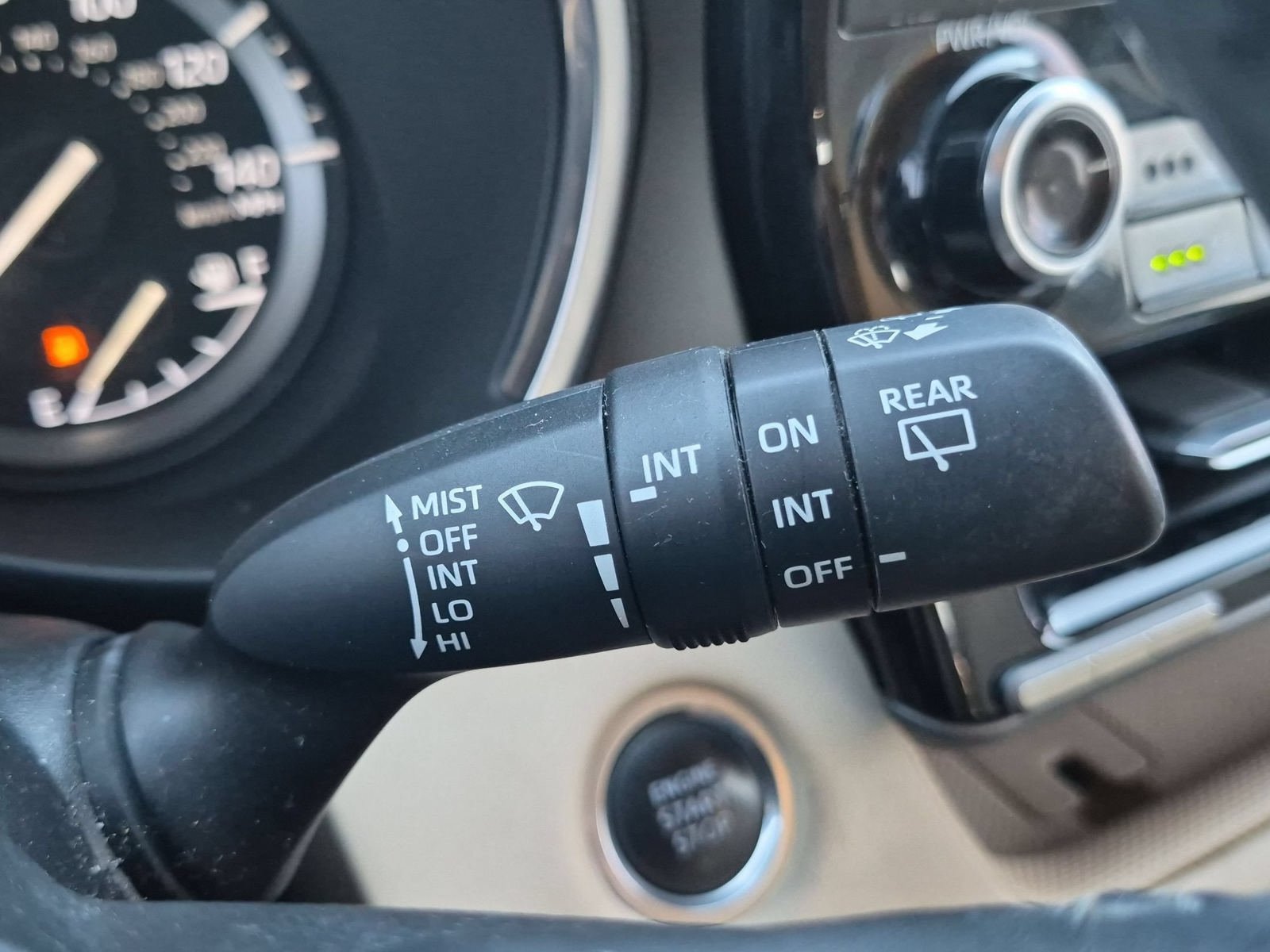 Used 2021 Toyota Highlander Limited FWD image 15