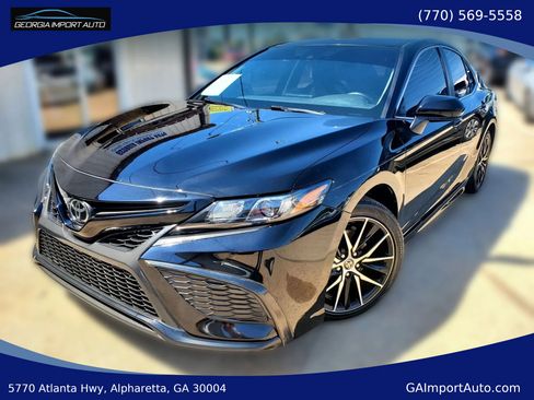 Used 2021 Toyota Camry SE FWD image 1