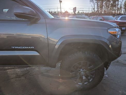 Used 2022 Toyota Tacoma SR5 w/ SR5 Appearance Package (SM) image 10
