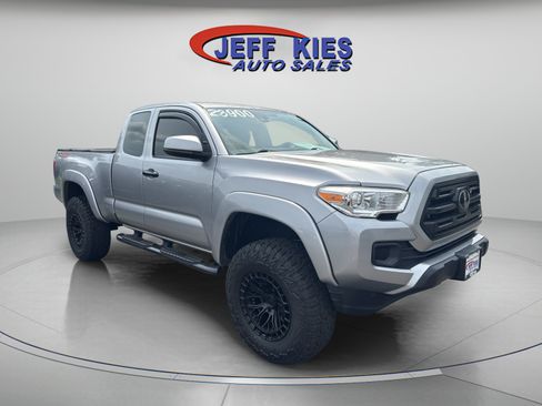 Used 2018 Toyota Tacoma SR w/ SR Convenience Package AWD/4WD image 3