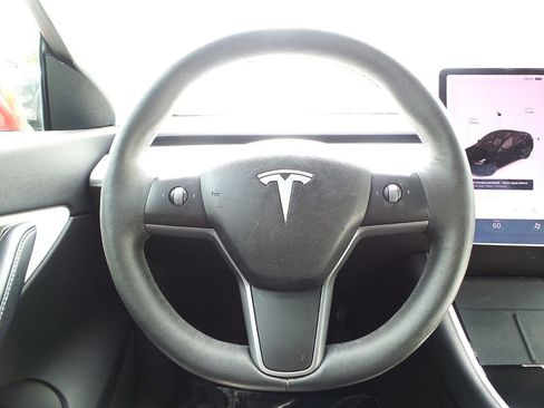 Used 2021 Tesla Model Y Long Range AWD/4WD image 31