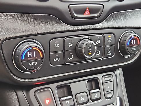 Used 2018 GMC Terrain Denali w/ Advanced Safety Package image 16