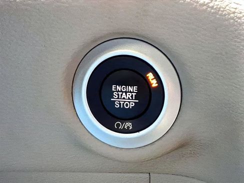 Used 2021 Chrysler Pacifica Touring-L image 21