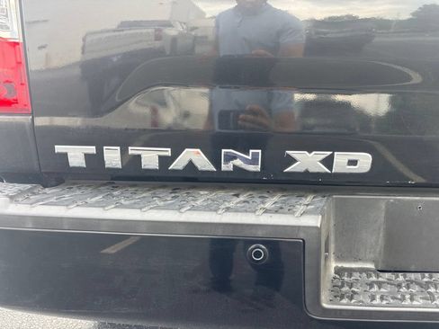 Used 2017 Nissan Titan SL AWD/4WD image 5