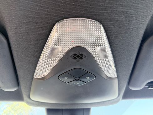 Used 2018 Toyota C-HR XLE FWD image 16