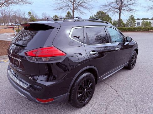 Used 2017 Nissan Rogue SV w/ Midnight Edition Package image 11