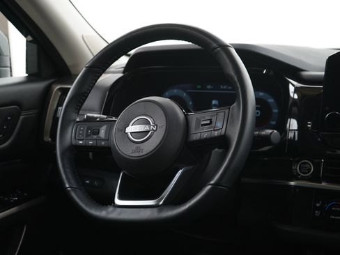 Used 2024 Nissan Pathfinder Platinum AWD/4WD image 17