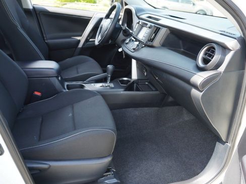 Used 2017 Toyota RAV4 XLE FWD image 14