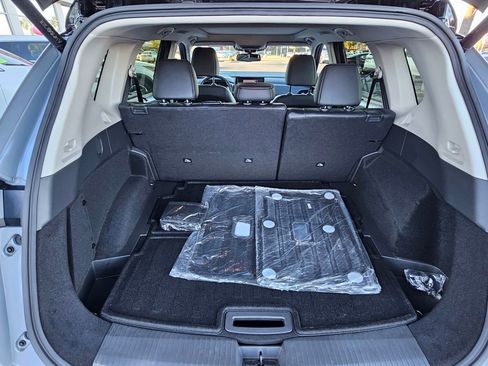 Certified 2025 Nissan Rogue SL w/ Tech Package FWD image 9