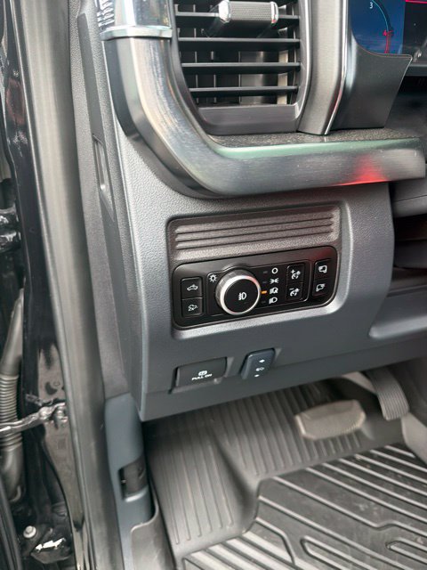 Used 2025 Ford F250 Lariat w/ Black Appearance Package AWD/4WD image 14