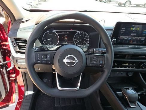 Used 2023 Nissan Rogue SV image 15