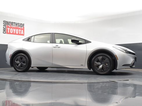 Used 2025 Toyota Prius LE image 27