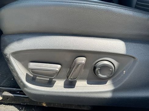 Used 2019 Toyota Camry SE FWD image 12