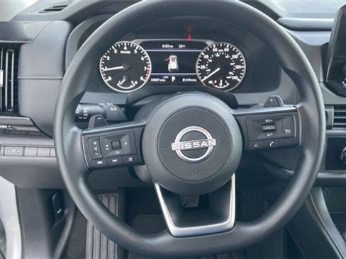 Used 2024 Nissan Pathfinder S image 14