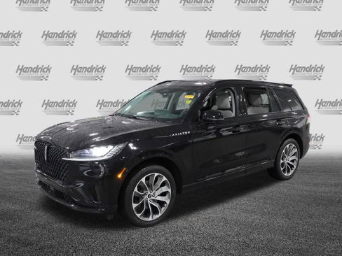 Used 2025 Lincoln Aviator AWD w/ Jet Appearance Package image 5