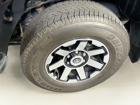Used 2024 Toyota 4Runner TRD Off-Road Premium w/ Moonroof Package AWD/4WD image 31