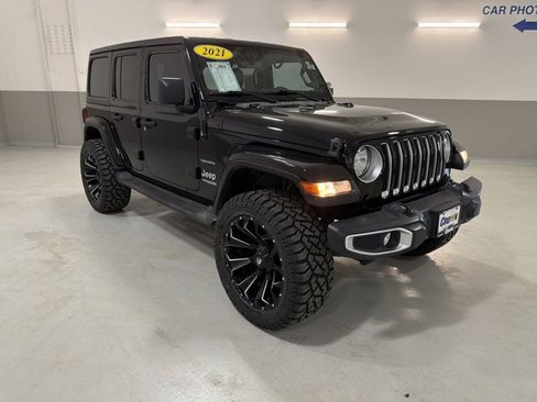 Used 2021 Jeep Wrangler Unlimited Sahara w/ Uconnect 4C Nav & Sound Group AWD/4WD image 4