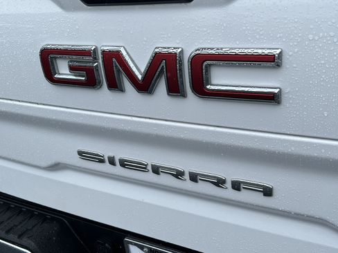 Used 2023 GMC Sierra 1500 SLT w/ SLT Convenience Package AWD/4WD image 8