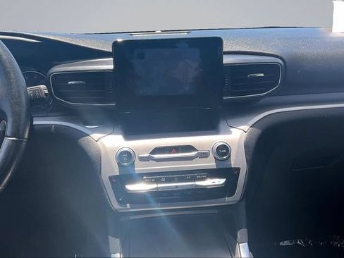 Used 2023 Ford Explorer XLT w/ Equipment Group 202A RWD image 6