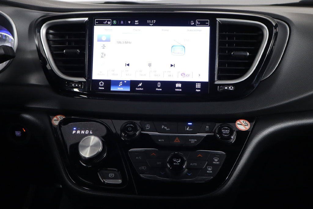 Used 2025 Chrysler Pacifica Select FWD image 25