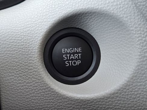 New 2026 Toyota Corolla Cross LE w/ Moonroof Package image 19