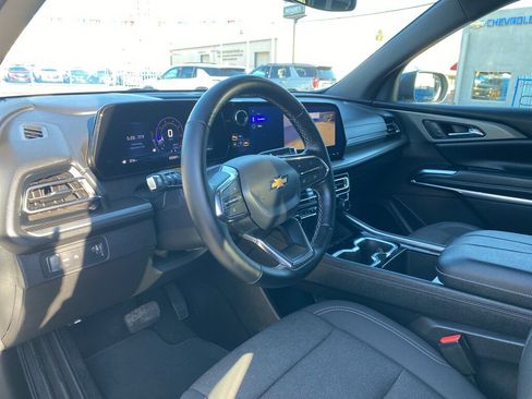 Used 2025 Chevrolet Traverse LT image 29