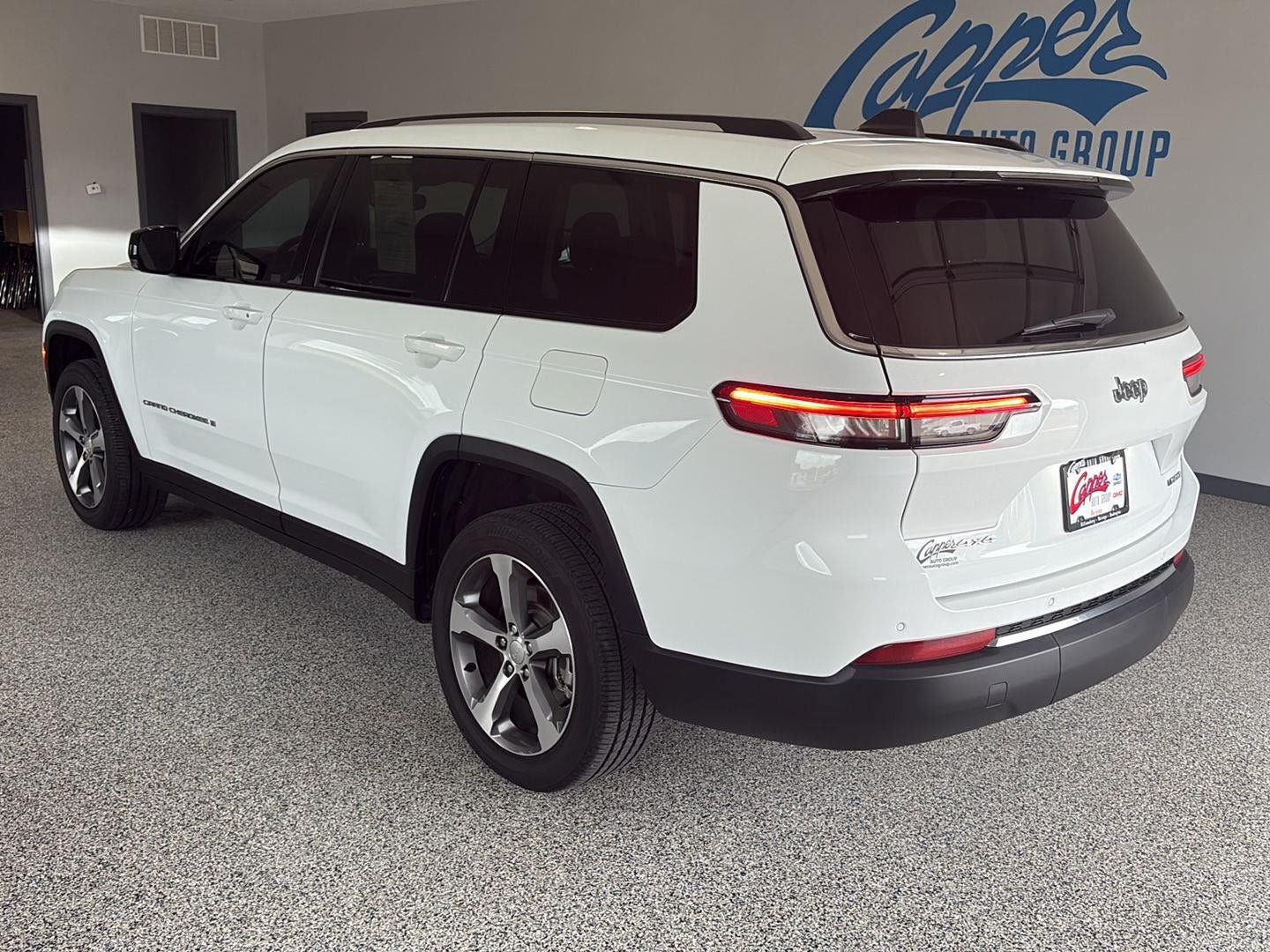 Used 2023 Jeep Grand Cherokee L Limited w/ Trailer Tow Group (B) AWD/4WD image 2