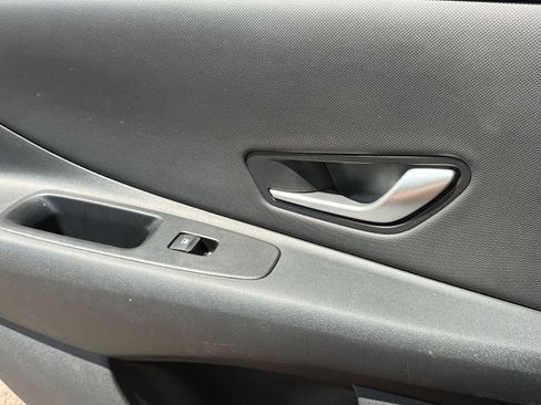 Used 2024 Hyundai Elantra Limited FWD image 11