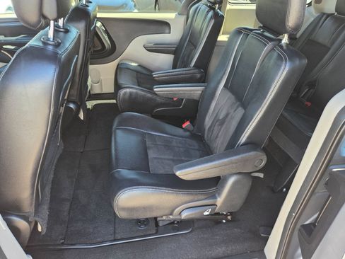 Used 2019 Dodge Grand Caravan SXT FWD image 9
