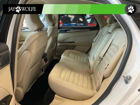 Used 2016 Ford Fusion SE FWD image 19