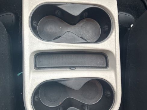 Used 2024 Chrysler Voyager LX image 38