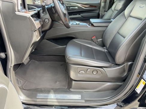 Certified 2023 Cadillac Escalade ESV Luxury image 4