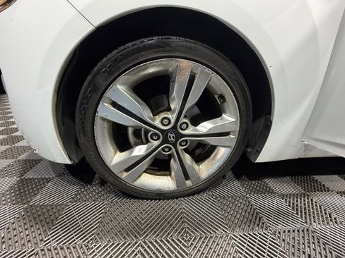 Used 2017 Hyundai Veloster Value Edition image 26