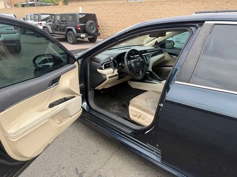 Used 2018 Toyota Camry LE FWD image 18