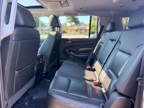 Used 2020 Chevrolet Suburban LT RWD image 17
