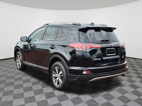 Used 2018 Toyota RAV4 XLE AWD/4WD image 3
