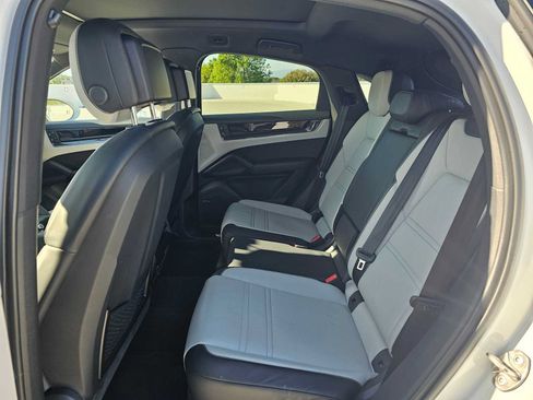 Used 2025 Porsche Cayenne S AWD/4WD image 16