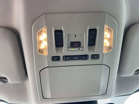 Used 2025 Toyota Highlander XLE AWD/4WD image 33