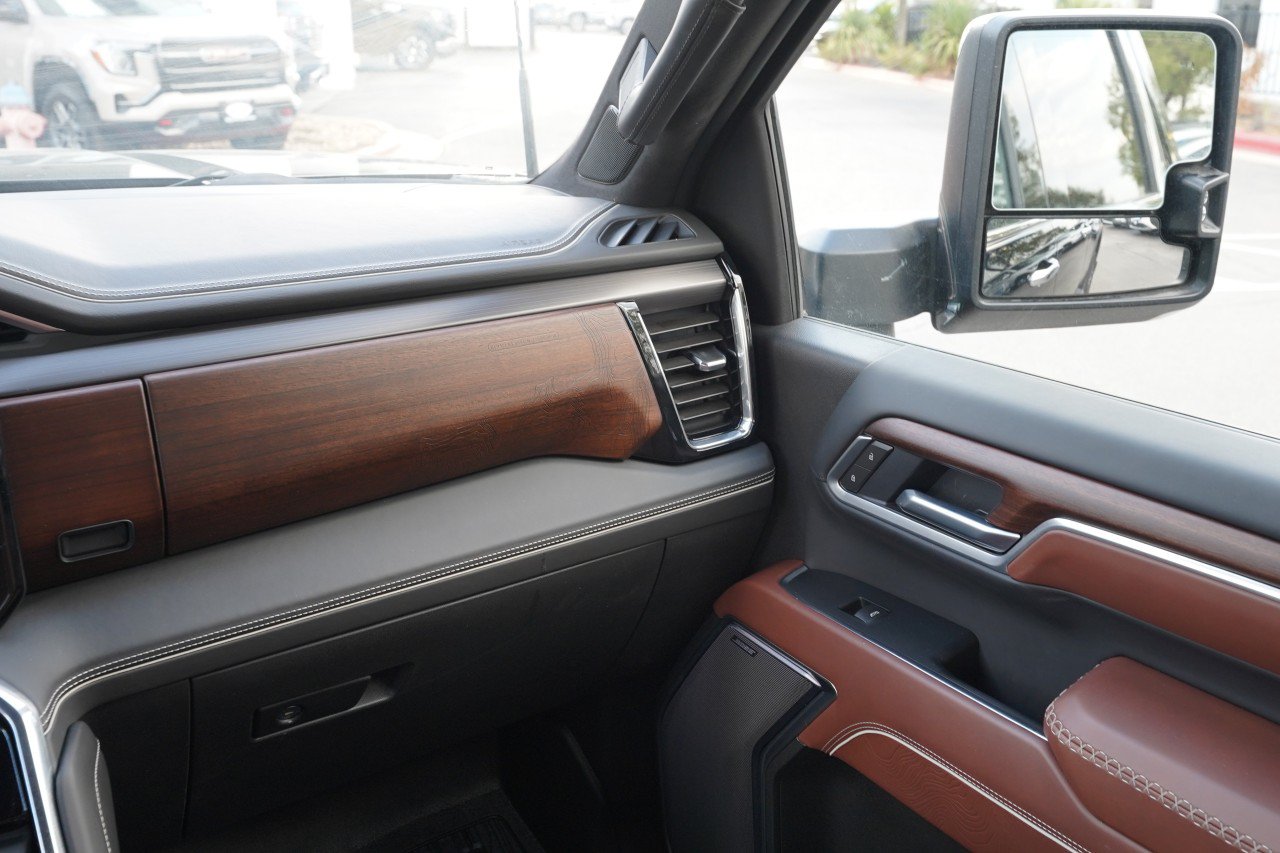 Certified 2026 GMC Sierra 2500 Denali Ultimate w/ LPO, GMC Protection Package AWD/4WD image 8