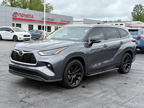 Used 2023 Toyota Highlander XLE FWD image 25