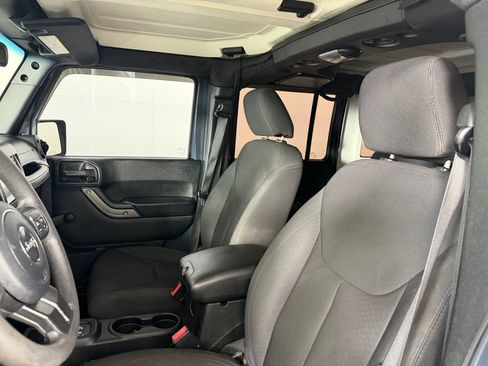 Used 2018 Jeep Wrangler Unlimited Sport AWD/4WD image 11