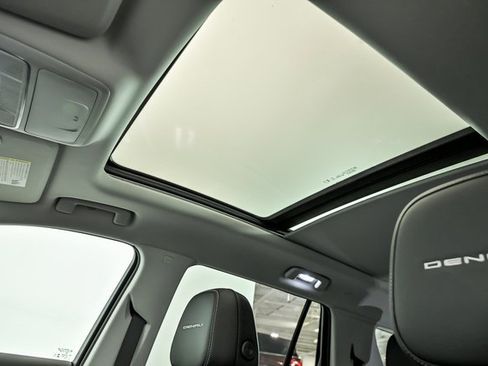 New 2026 GMC Terrain Denali w/ LPO, Black Badging Package image 8