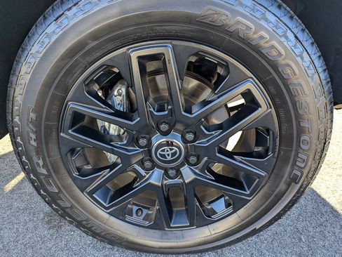 Used 2025 Toyota Tundra Limited image 12