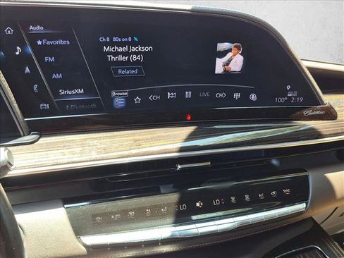 Used 2023 Cadillac Escalade Premium Luxury AWD/4WD image 15