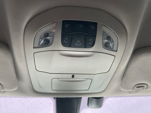 Used 2018 Chrysler Pacifica Touring-L image 16